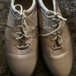 41 (9.5) Ecco Silver/Gray Sneaker or Walking Shoe